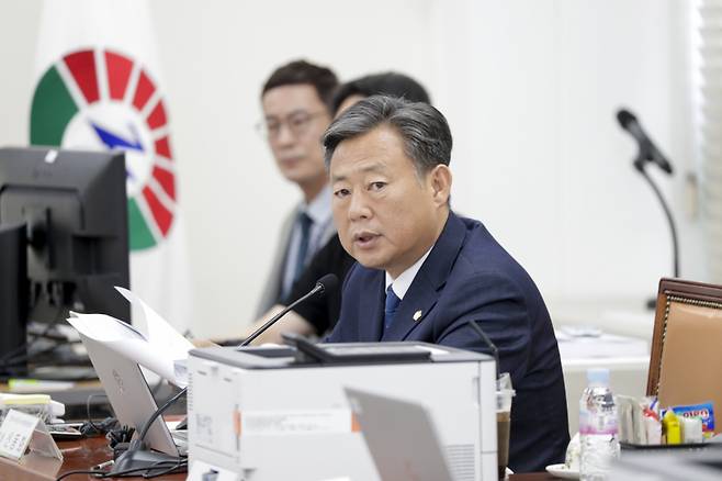 구리시의회 신동화 의원이 지난 10일 행정사무감사에서 "사상 초유의 세수 부족 사태에 대비하여 공모사업에 사활을 걸어야 한다"고 주장하고 있다. ⓒ구리시의회 제공