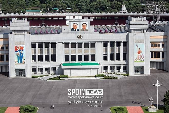 ▲ 북한축구협회가 2026 북중미 월드컵 아시아지역 2차 예선 B조 조별리그 4차전 일본과 홈경기를 26일 평양에서 개최하기 어렵다는 의사를 갑작스럽게 표명했다. 국제축구연맹은 북한의 몰수패와 제재금 징계를 내렸다.