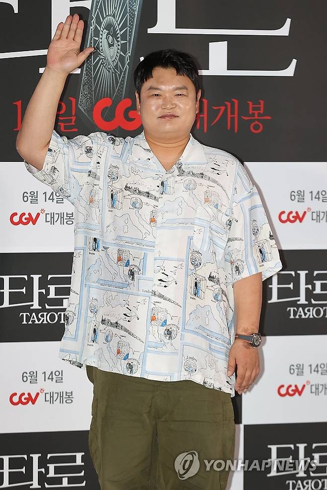 크고 귀여운 고규필 (서울=연합뉴스) 류효림 기자 = 배우 고규필이 12일 서울 용산구 CGV 용산점에서 열린 영화 '타로' 간담회에서 포즈를 취하고 있다. 2024.6.12 ryousanta@yna.co.kr