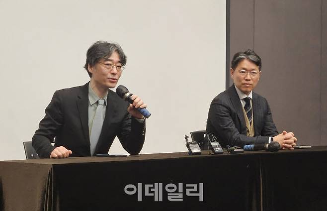 임종윤 한미사이언스 사내이사(왼쪽)과 임종훈 한미사이언스 대표(오른쪽) (사진=허지은 기자)