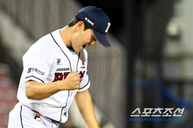 10일 잠실야구장에서 열린 KT와 두산의 경기, 7회초 2사 2,3루 두산 김택연이 KT 오윤석을 삼진처리하며 기뻐하고 있다. 김택연은 무사 2,3루 위기에서 박병호, 신본기, 오윤석을 모두 삼진처리했다. 잠실=허상욱 기자wook@sportschosun.com/2024.05.10/