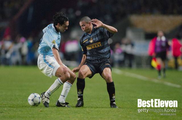 알레산드로 네스타는 선수 시절 세계 최강의 센터백으로 분류됐다. 특히 SS 라치오와 AC 밀란에서 전성기를 보냈는데, 두 클럽 모두에서 '전설'로 추앙받는다. 라치오에서는 세리에 A 우승 1회, 코파이탈리아 우승 2회, 유럽축구연맹(UEFA)컵위너스컵 우승 1회를 달성했다. AC 밀란에서는 세리에 A 우승 2회, 코파이탈리아 우승 1회, UEFA 챔피언스리그 우승 2회, 국제축구연맹(FIFA) 클럽월드컵 우승 1회를 이룩했다.