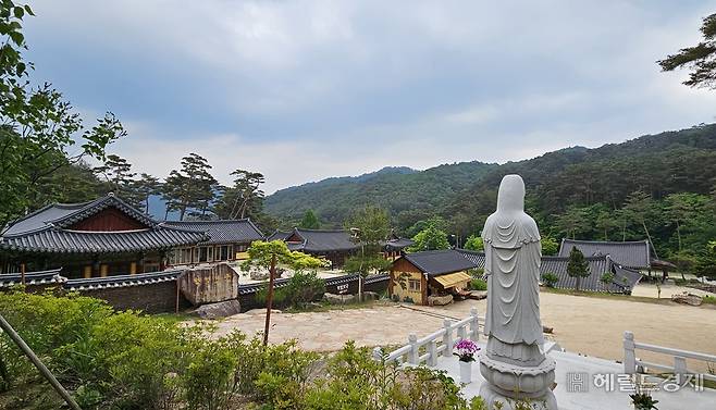 법흥사 경내