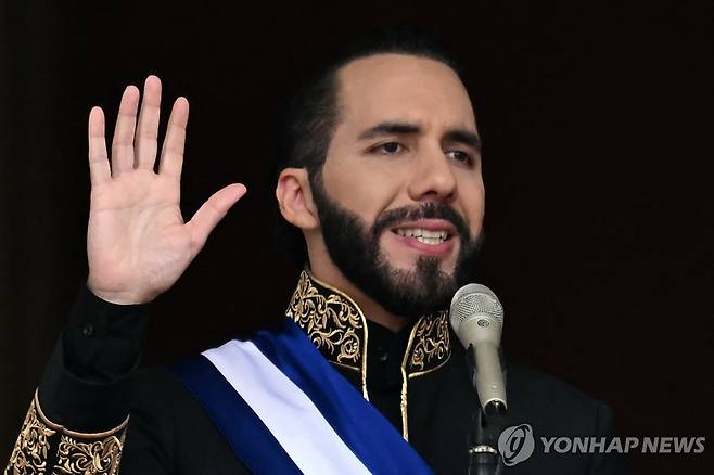 지난 1일 취임식하는 나이브 부켈레 엘살바도르 대통령 [AFP 연합뉴스 자료사진. 재판매 및 DB 금지]