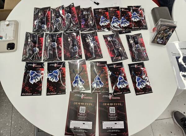 - 시연회에 참여하면 3종 키캡과 굿즈를 받을 수 있다