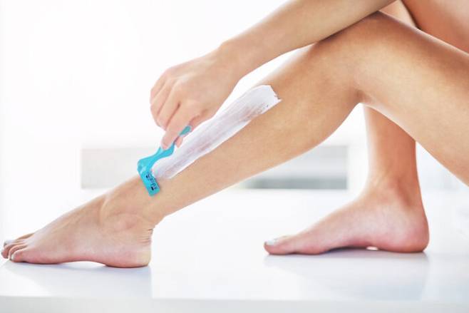 여름을 맞아 매끈한 다리를 준비 중이라면, 면도 방법을 다시 한번 체크해보자. [사진=게티이미지뱅크]