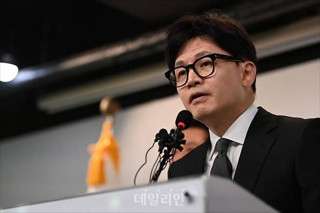 한동훈 국민의힘 비상대책위원장이 지난 4월 11일 오전 서울 여의도 국민의힘 당사에서 제22대 총선 관련 입장을 발표하고 있다. ⓒ데일리안 홍금표 기자