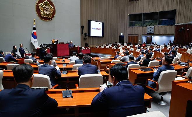 추경호 국민의힘 원내대표가 14일 오전 서울 여의도 국회에서 열린 ‘의회정치 원상복구 의원총회’에 참석해 마무리 발언을 하고 있다. 2024.6.14/뉴스1