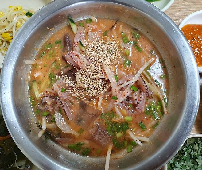 자리물회. 허호준 기자