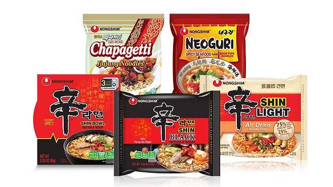 Nongshim instant noodles (from left to right, clockwise) Chapaguri, Neoguri, Shin Ramyun Air Dried, Shin Ramyun Black and Shin Ramyun (Nongshim)