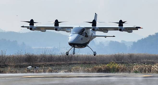 [서울=뉴시스] 지난달 27일 오후 전라남도 고흥항공센터에서 인천공항공사가 UAM 교통관리 시스템을 통해 항공우주연구원이 국내 기술로 개발한 오파브(OPPAV) 기체가 비행하는 모습. 2024.04.24. (사진=인천공항공사 제공) photo@newsis.com *재판매 및 DB 금지