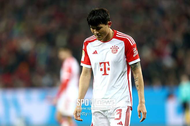 ▲ 뱅상 콤파니 감독이 새로 부임했고, 그는 공식 기자회견을 통해 공격적인 수비수를 선호한다고 밝혔다. 이에 따라 김민재의 잔류 가능성이 높아졌고, 동시에 더 리흐트의 방출 가능성이 높아지고 있다. 그리고 여기서 에베를 단장이 쐐기를 박았다. 그는 김민재를 믿고 있으며 김민재의 잔류를 강력히 원하는 것으로 알려졌다.&nbsp;