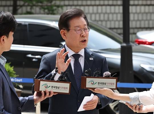 이재명 더불어민주당 대표가 지난 14일 서울중앙지방법원에 출석하면서 발언하는 모습. 사진=뉴시스
