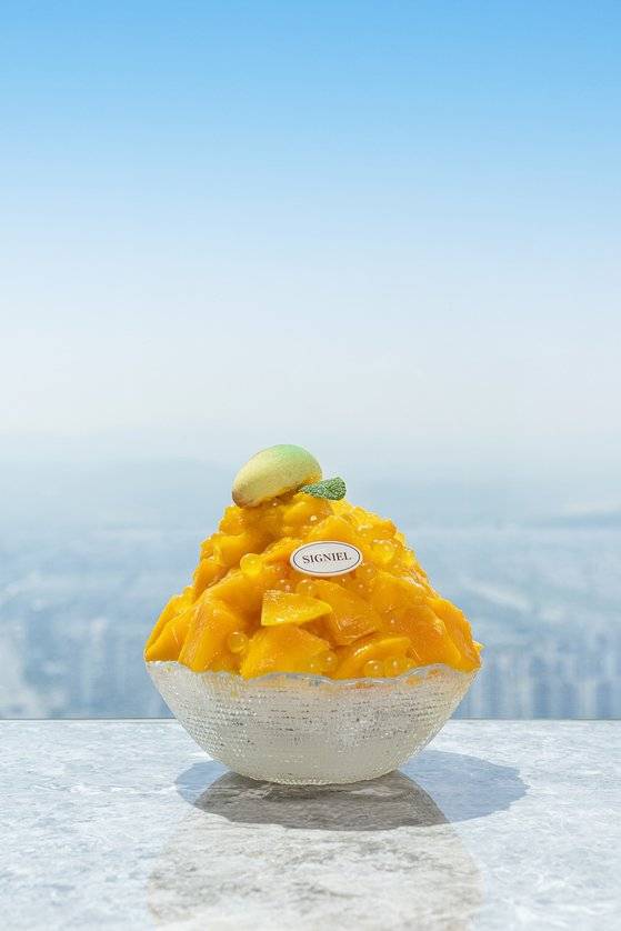 롯데시그니엘에서는 한 그릇에 13만원인 애플망고빙수를 판매한다. 사진 롯데호텔