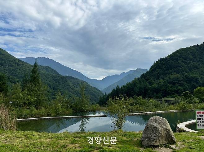 12일 선수핑 기지에서 본 풍경. 산으로 둘러싸여 있다. /청두|박은하