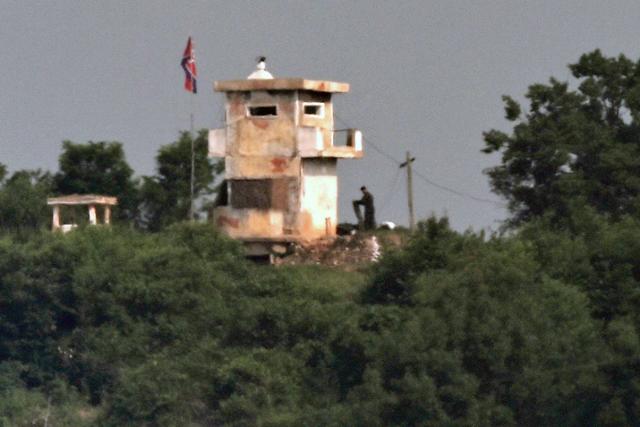 10일 경기 파주시 접경지역에 북한군 초소가 자리하고 있다. 뉴스1