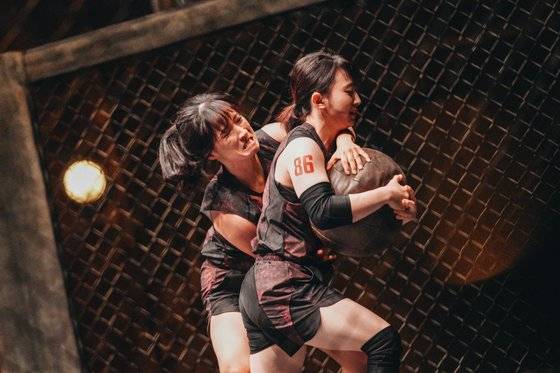 인기 예능 '피지컬:100'은 100명의 참가자가 등장하는 만큼 더빙 작업에 어려움이 있었다. 고도화된 더빙 기술을 도입해 오리지널 예능 최초로 라틴 아메리카 지역에 더빙판을 제공했다. 사진 넷플릭스