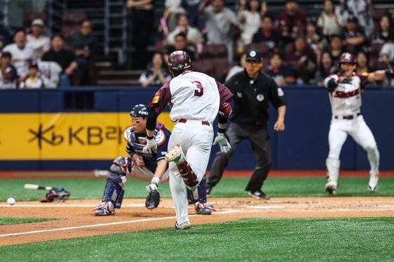 16일 고척 두산전에서 데뷔 첫 인사이드 더 파크 홈런을 때려낸 키움 김혜성(3번). 사진 키움 히어로즈