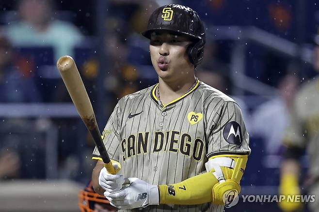 타석에서 숨을 고르는 김하성  [AP=연합뉴스 자료사진]