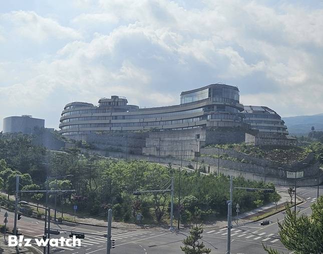 제주헬스케어타운 내 짓다 만 건축물/사진=채신화 기자