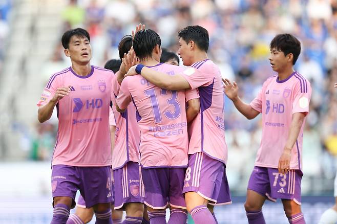 울산문수축구경기장/ K리그1/ 울산HDFC vs FC서울/ 울산 이명재/ 단체/ 자책골 유도/ 사진 김정수