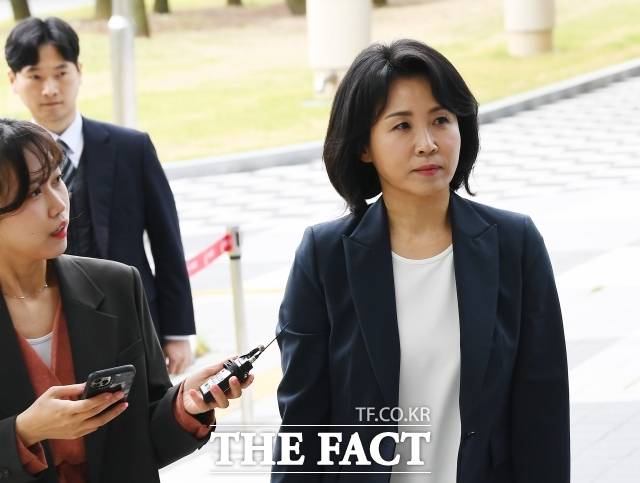 지난 대선 후보 경선 과정에서 경기도 법인카드로 식사를 제공한 혐의로 기소된 이재명 더불어민주당 대표의 배우자 김혜경 씨의 재판에서 당시 선거캠프 '배우자팀' 소속 전 직원 이 모 씨가 증인으로 출석했다. /이동률 기자