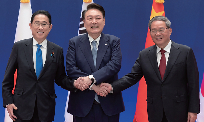 이희섭 한·일·중 3국 협력 사무국(TCS) 사무총장 연세대 정치외교학, 전 주일본 후쿠오카 총영사관 총영사, 전 인사혁신처 국가공무원 인재개발원 글로벌교육부장