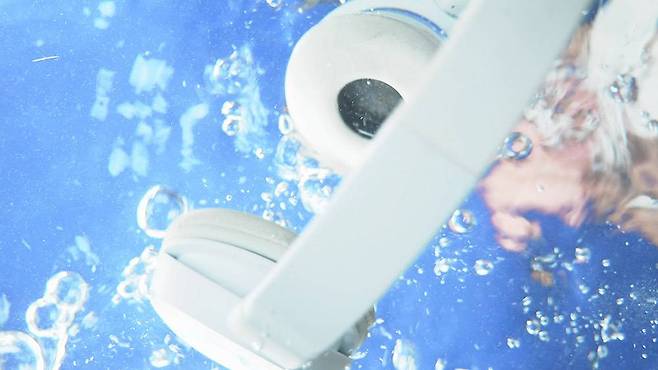 음향기기 침수 대처법은 충분히 숙지하는 것이 좋다 / 출처=셔터스톡