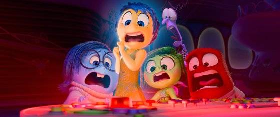 애니메이션 '인사이드 아웃2'는 13살이 된 ‘라일리'의 머릿속 감정 컨트롤 본부에 ‘불안’, ‘당황’, ‘따분’, ‘부럽’의 낯선 감정들이 새롭게 등장하면서 평화롭던 일상이 깨지고 다시 시작된 위기와 모험을 펼쳤다. 사진 월트디즈니컴퍼니 코리아