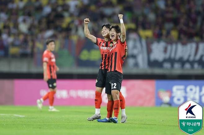 [서울=뉴시스] 프로축구 K리그1 강원FC 양민혁(왼쪽). (사진=한국프로축구연맹 제공) *재판매 및 DB 금지