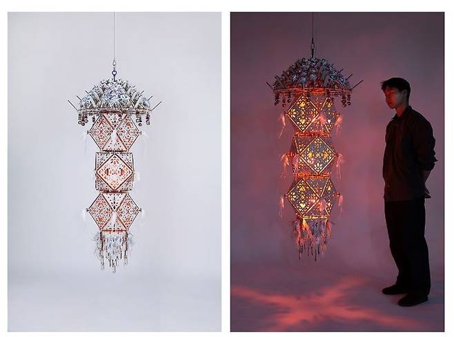 양혜규, 〈황홀봉헌탑등恍惚奉獻塔燈 – 설화산 이계화二界花Mesmerizing Votive Pagoda Lantern – Snow Volcano Ultramundane Flowers〉 2024Birch plywood, wood stain, PVD-coated fully threaded stainless steel bolt, PVD-coated stainless steel and stainless steel components, LED bulb, cable, hanji, washi, crepe paper, stainless steel wire rope, stainless steel chains, powder-coated stainless steel bells, stainless steel bells, split rings, gear motor, DMX controller, real-time data 153.5 x 75 x 75 cm Courtesy of the artist and Benesse Holdings, Inc. Commission by Benesse Holdings, Inc. 사진: 양혜규 스튜디오 이미지 제공: 국제갤러리 *재판매 및 DB 금지
