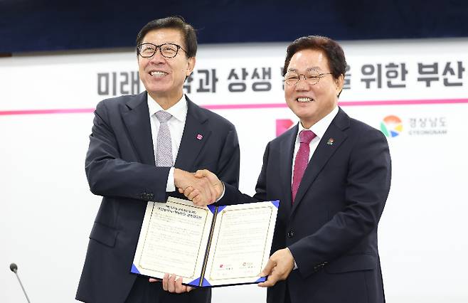 박완수 경남지사(우)와 박형준 부산시장. 경남도청 제공