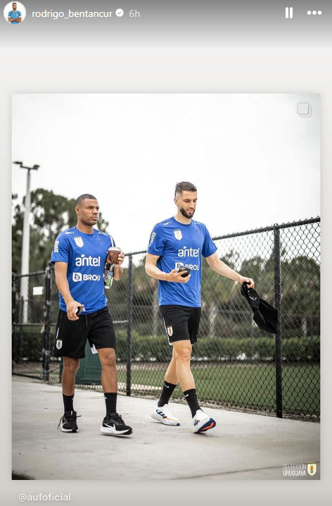 ▲ 우루과이 출신 토트넘 홋스퍼 미드필더 로드리고 벤탄쿠르가 자국 언론인과 인터뷰 도중 아시아인의 외모를 비하하는 발언을 했다. 그것도 토트넘 동료인 손흥민을 이야기하다가 '동양인은 모두 똑같이 생겼다'는 인종차별 의식을 자연스럽게 보여줘 충격을 안긴다. 손흥민이 평소 벤탄쿠르와 장난을 자주 치고, 부상을 당했을 때는 진심으로 안타까워하는 모습을 보여왔던 만큼 각별한 관계에서도 드러난 인종차별 의식에 충격을 안긴다. 벤탄쿠르는 논란이 일자 뒤늦게 곧 지워질 사과문을 올렸다. ⓒ 벤탄쿠르 SNS