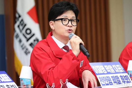 지난 3월27일 한동훈 국민의힘 비상대책위원장 겸 제22대 총선 총괄선거대책위원장이 인천 남동구에서 열린 인천 현장 중앙선거대책위원회의를 주재하고 있다.