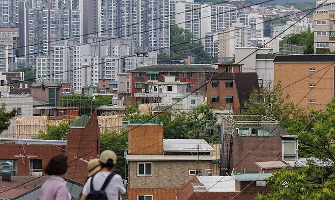 서울 성북구 동선동과 돈암동 일대 아파트와 다세대·빌라들이 밀집한 주택가의 모습. 연합뉴스