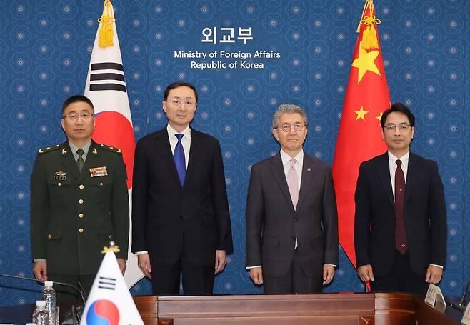 (From left) Deputy Director of the Office of International Military Cooperation of the Central Military Commission Zhang Baoqun; Chinese Vice Foreign Minister Sun Weidong; South Korea's First Vice Foreign Minister Kim Hong-kyun; Director General of the International Policy Bureau at the South Korean Defense Ministry Lee Seung-buhm pose for group photography at the Korea-China Foreign Policy and Security Dialogue held at the Foreign Ministry in Seoul on Tuesday. (Yonhap)