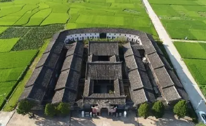 중국 푸젠성에 있는 ‘객가’ 관톈 리씨의 대종사(사당)가 붕괴되기 전 모습. 중국신문주간