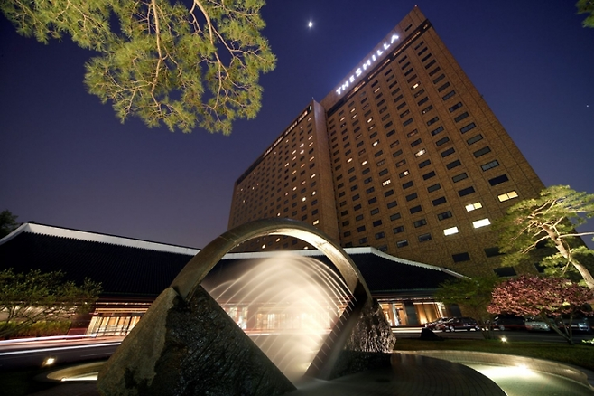 서울신라호텔 야간 전경. [사진 출처 = 신라호텔]