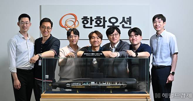 한화오션 특수선기본설계팀이 14일 오후 서울 중구 한화오션 서울사무소에서 헤럴드경제와 인터뷰를 하고 있다. 왼쪽부터 김원영 엔지니어, 정원규 책임엔지니어, 박영준 책임엔지니어, 홍성대 책임엔지니어, 황인준 팀장, 김민석 엔지니어, 최동일 설계위원. 임세준 기자