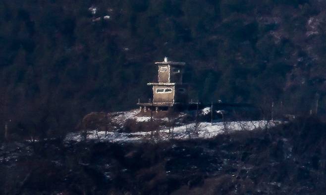 경기 파주시 접경지역에서 바라본 북한군 초소. 뉴시스