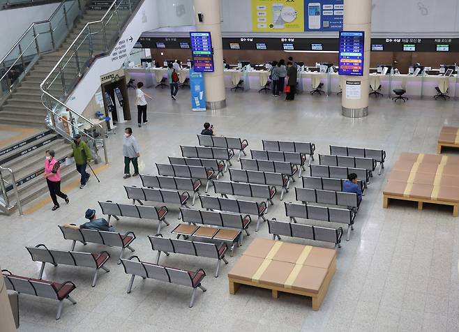 텅 빈 병원 로비 [이성민 촬영]