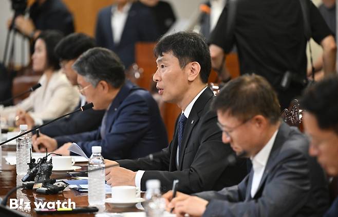 19일 서울 명동 은행회관에서 진행된 금융감독원장-은행장 간담회에서 이복현 금감원장이 발언하고 있다. /사진=이명근 기자 qwe123@