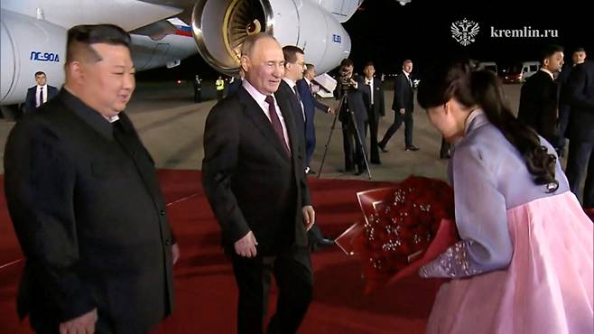 푸틴 대통령이 19일 북한 평양에 도착해 김정은 위원장을 만났다. /로이터 뉴스1