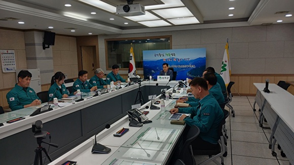 허윤홍 성주부군수가 18일 성주군 마을순찰대와 관련, 부읍장 회의를 주재하고 있다. [사진=성주군]