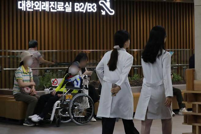 A medical worker walks at Seoul National University Hospital in Jongno-gu, Seoul, South Korea, on Sunday. By Hyojin Jung