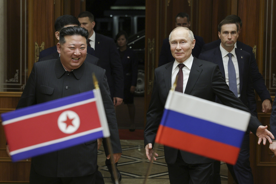 Russian President Vladimir Putin, right, and North Korean leader Kim Jong Un smile during their meeting at the Sunan Airport outside Pyongyang on Wednesday. [AP/YONHAP]