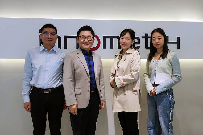 &nbsp;이노메트리 중국법인에서 이갑수 대표(왼쪽 두번째)와 소혜진 법인장(오른쪽 두번째)