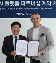 MDS테크 이창열 대표(왼쪽)와 스태츠퍼폼 제프 아널드(Jeff Arnold) 아시아태평양 담당 부사장이 제휴 협약을 하고 있다. [MDS테크 제공]