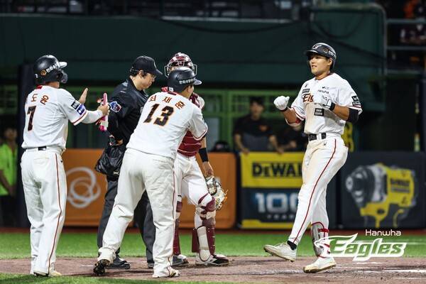 장진혁(오른쪽). ⓒ한화 이글스