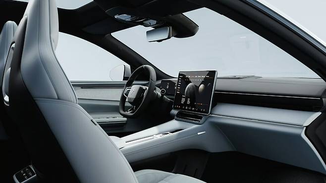 사진 : 폴스타 4